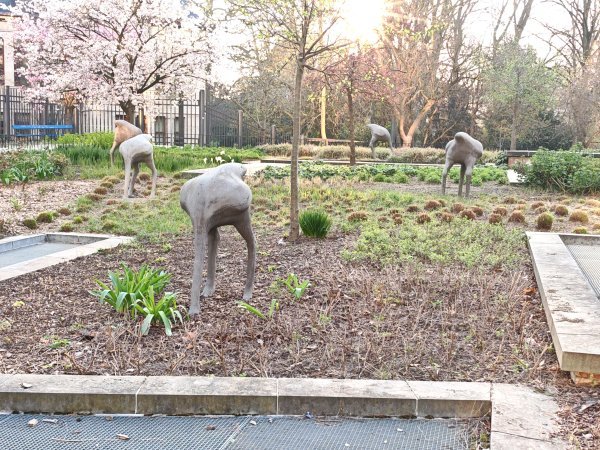 Pred strano zadiranje u izborne procese EU-a ne smijemo zabiti glavu u zemlju, kao ove skulpture nojeva u Parku Leopold 