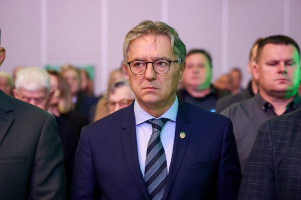 HSS se oglasio o priklanjanju parlamentarnoj većini: Dosta nam je lajanja na mjesec'