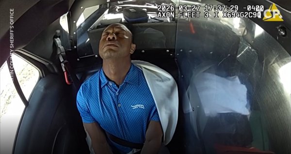 Objavljena snimka uhićenja Tigera Woodsa: 'Uhićen sam?'