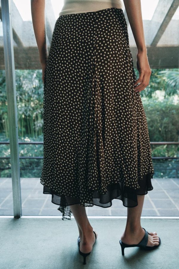 Zara: Suknja s točkicama