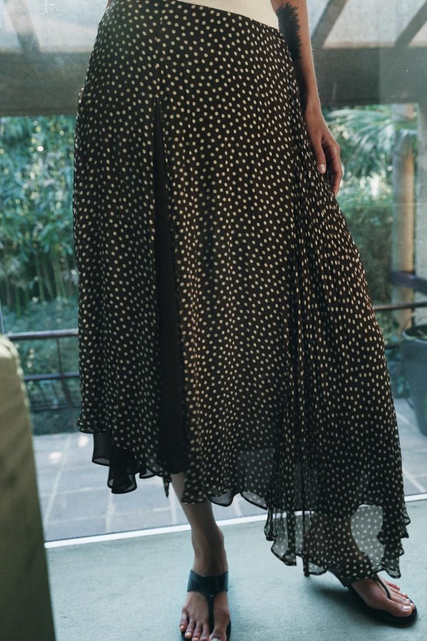 Zara: Suknja s točkicama