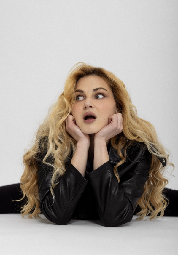 Antonija je rodom iz naselja Danilo Biranj pokraj Šibenika, a odrasla kao najmlađe od troje djece 