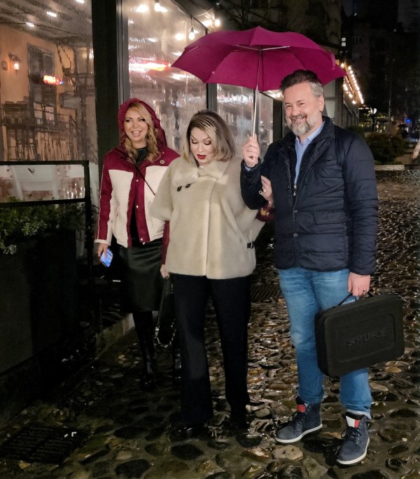 Neda Ukraden sa kćeri i zetom