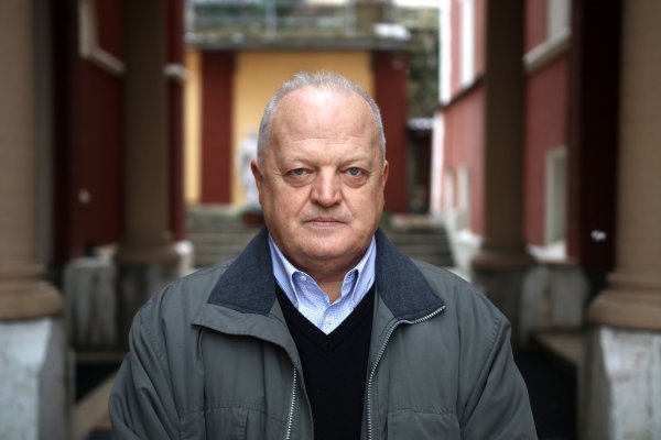 Isusovo rođenje, muka i križ, društveno su i političko-religijsko događanje, dok je uskrsnuće događaj koji nitko nije vidio