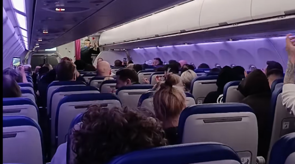 Na letu za Tuzlu došla je informacija da BiH ide na Svjetsko prvenstvo. Pogledajte reakciju putnika