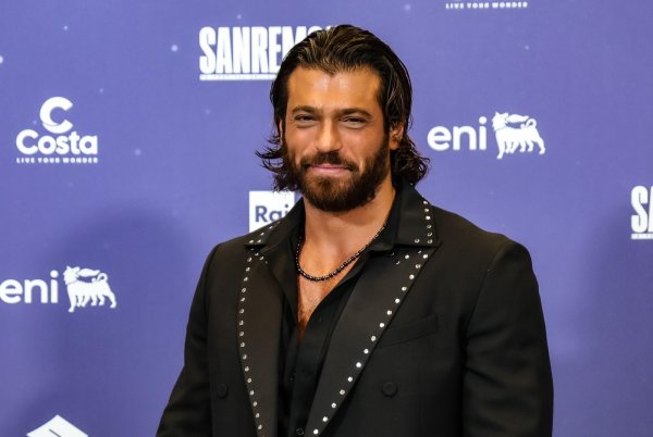 Turski zavodnik pokazao čime osvaja: Can Yaman nabildao formu do savršenstva