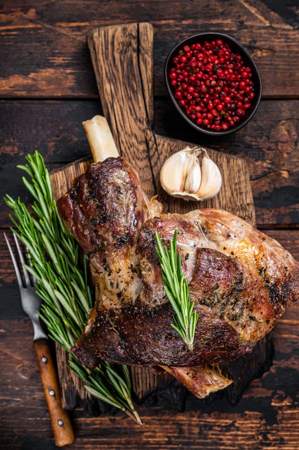 Jamie Oliver ima rješenje za Uskrs: Ovako se priprema sočna janjetina s umakom koji uspijeva svaki put