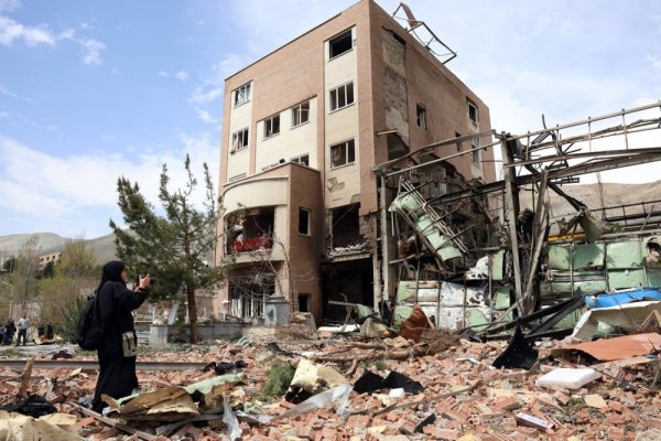 Rat u Iranu (ilustracija)