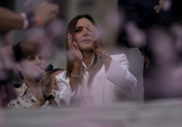 Jednostavno, moćno i elegantno: Victoria Beckham pokazala kako nositi bijelo odijelo bez greške