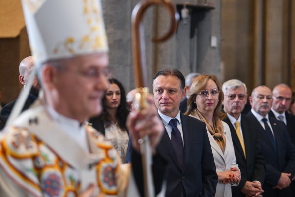FOTO Prvi red rezerviran: Pogledajte koji su političari bili na misi u zagrebačkoj katedrali