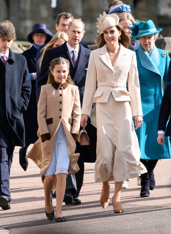 Kate Middleton oduševila je u već nošenoj haljini i s najmanjom torbicom