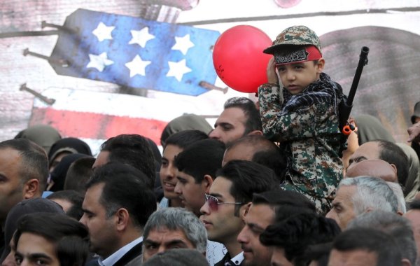 Iran mobilizira i najmlađe