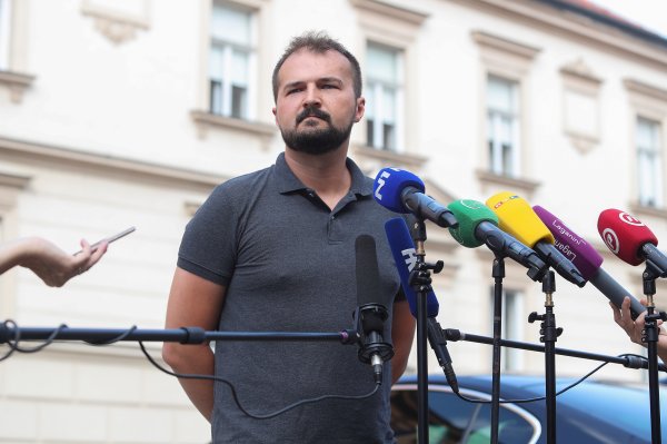 Sud potvrdio da se postupci posvojenja u istospolnim obiteljima ne smiju zaustavljati