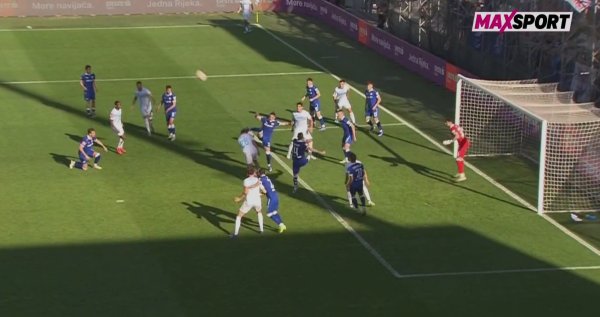 Je li Rijeka oštećena za penal? Barišić nokautiran kopačkom u glavu, udarac šokirao i komentatora