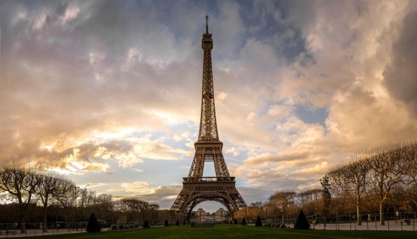 Kupite dio Pariza: Komad Eiffelova tornja ide na dražbu