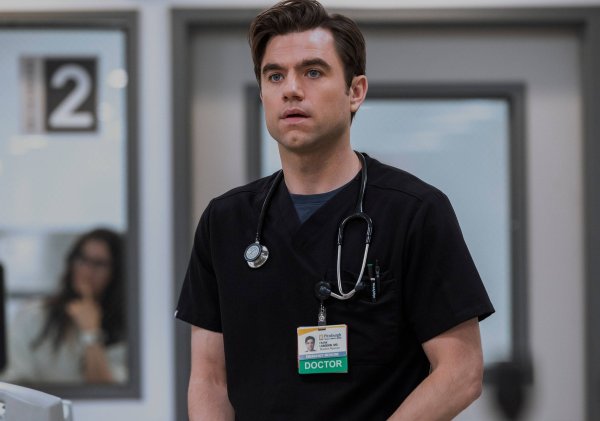 Zvijezda hit-serije slomila se pred kamerama: 'Mislio sam da ću umrijeti s tim dugom'