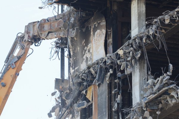 Počelo uklanjanje dijela katova zgrade Vjesnika