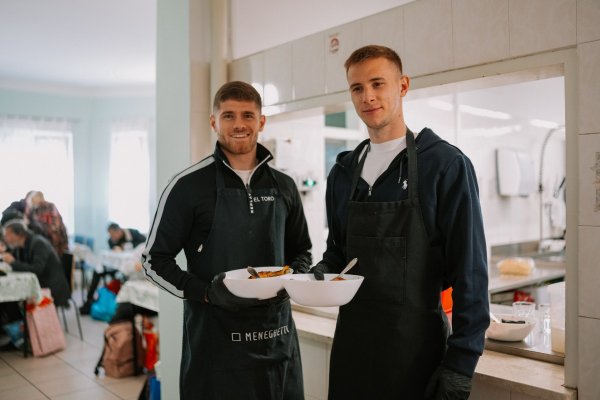 Kovačević i igrači dijelili obroke u pučkoj kuhinji