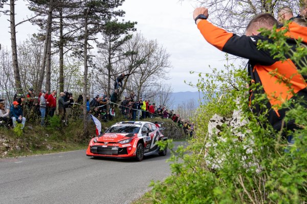 Kakva uzbuđenja na WRC-u! Najveći favorit izletio s ceste, gledatelji mu išli pomoći