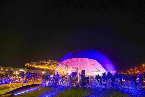 Brojni poznati pohrlili na otvorenje nove event kupole u Zagrebu, večer kulminirala showom na nebu: ‘Ovo je drugačije od svega što smo imali’