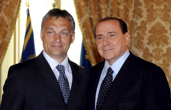 Viktor Orban i Silvio Berlusconi u mlađim danima