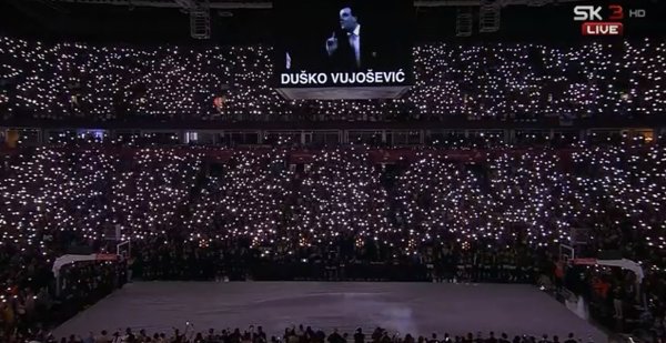 Beogradska Arena u suzama: Pogledajte oproštaj Grobara od Duška Vujoševića
