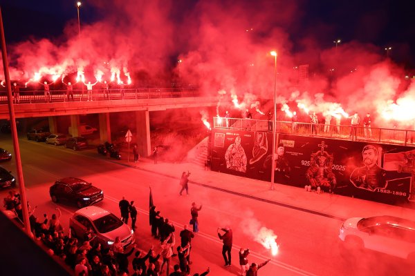 Bakljada Torcide i HOS-a na splitskom Lovrincu