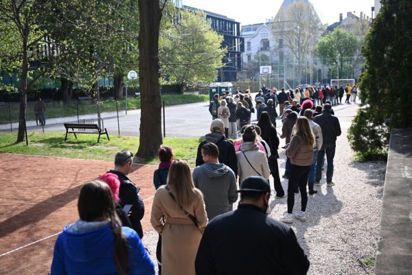Dugački redovi pred biralištima još u ranim jutarnjim satima upućivali su na veliku izlaznost