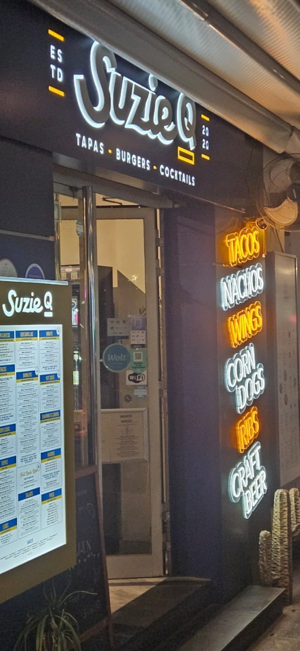 Kafić u Valletti gdje se gleda Vukovar 1991 - Dinamo