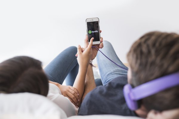 Spotify krenuo u veliku čistku: U godinu dana uklonio 75 milijuna AI pjesama