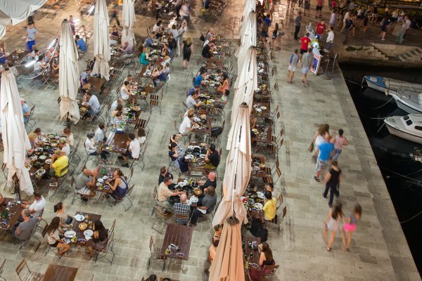 Restorani su puni, ali potrošnja i dalje nije na očekivanoj razini