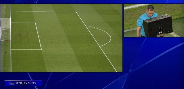 Nevjerojatno što je VAR večeras pokazao sucu: Scena s Anfielda nasmijala cijeli svijet