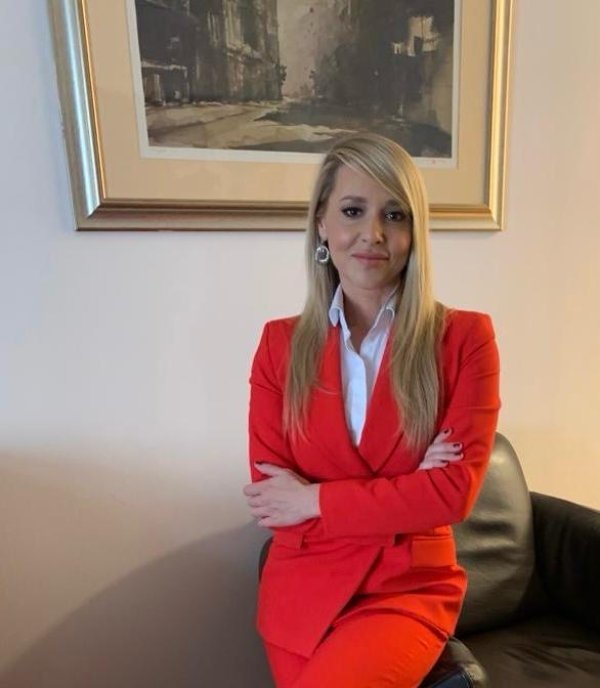 Promuklost i promjene glasa mogu biti posljedica njegove nepravilne upotrebe, pu&scaron;enja, alkohola, lo&scaron;e prehrane, stresa te želučanog i ždrijelnog refluksa