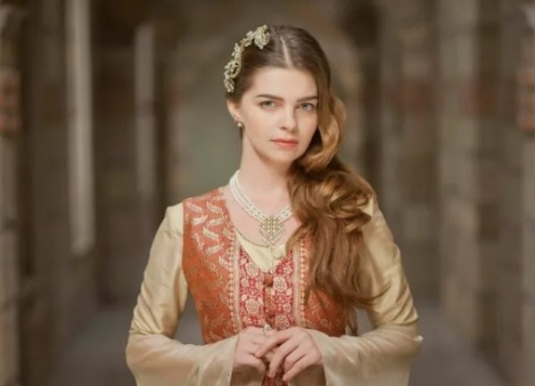 Pelin Karahan kao sultanija Mihrimah