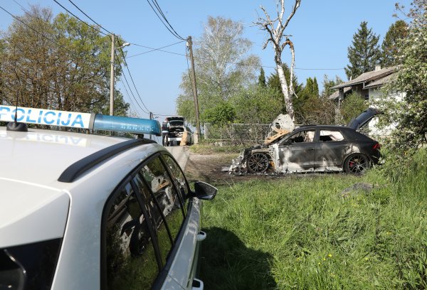 Izgorio Audi Q8 u Podsusedu