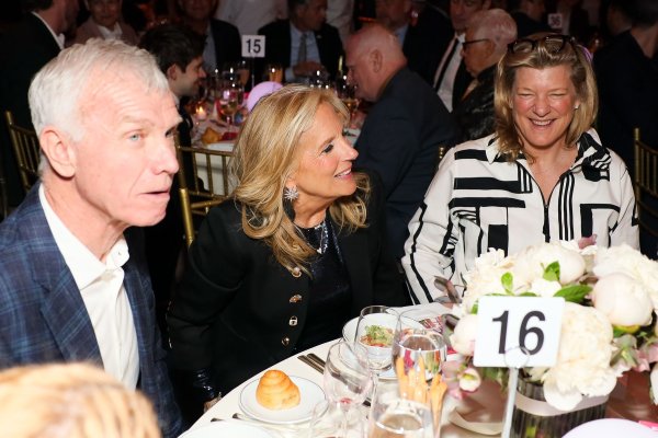 Aukcija izmakla kontroli: Bivša prva dama izgubila ulogu u seriji 'Heated Rivalry'