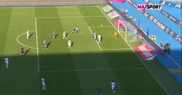 Sudac najprije nije sudio ništa, a onda dao penal Dinamu i isključio igrača Rijeke: Pogledajte kaotične scene