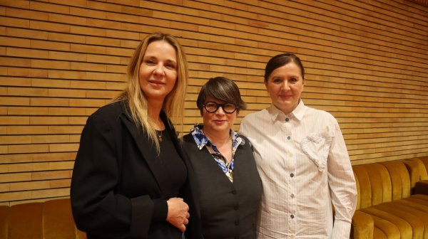 Glumica ZKM-a Nataša Dangubić, Ieva Skaržinskaitė, zamjenica generalnog direktora Litavskog nacionalnog dramskog kazališta i Snježana Abramović Milković, ravnateljica ZKM-a