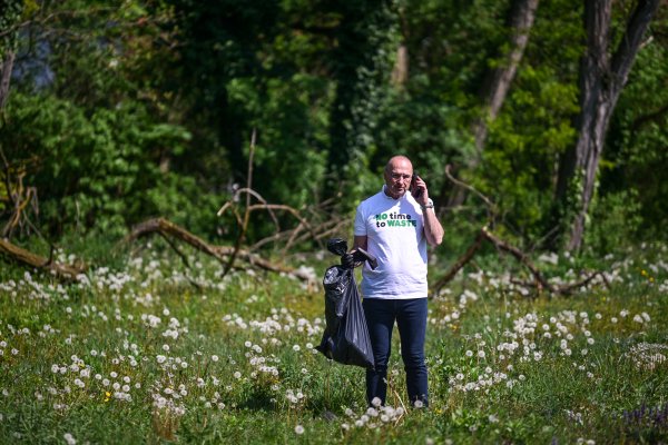 VIDEO Grlić Radman opet je hit na mrežama: Ministar lice u lice s odbačenom gumom