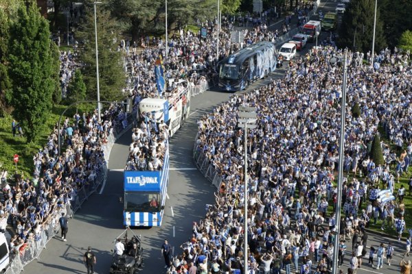 Pogledajte kako je više od 100.000 navijača dočekalo dvojac Vatrenih koji su osvojili Kup kralja