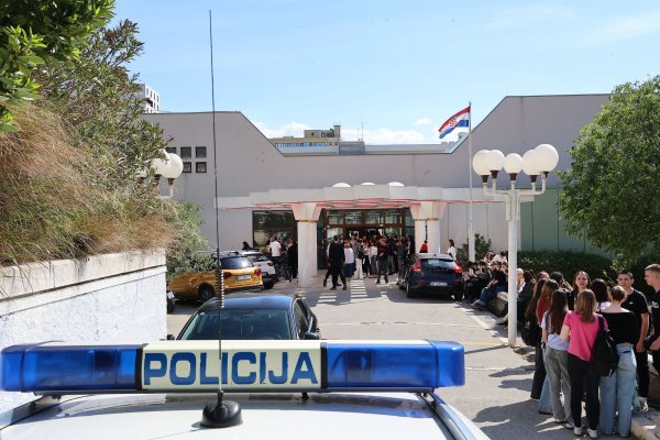 Dojave o bombama učestale su u školama