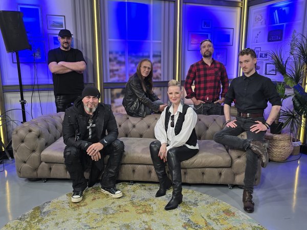 Izabela Martinović snimila duet sa zaručnikom svoje sestre Danijele