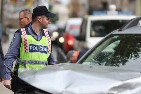 Kaos u centru Zagreba: Vozaču Audija pozlilo, zabijao se u automobile