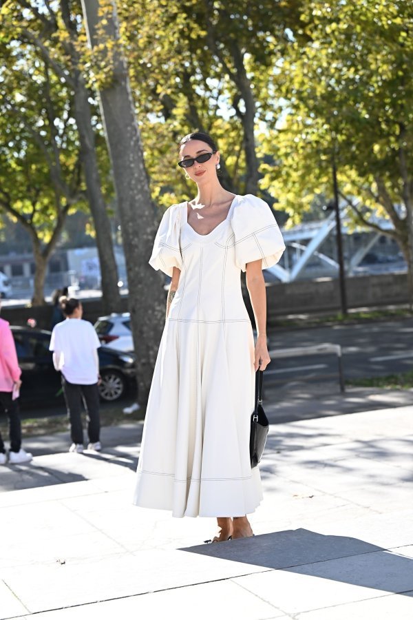 Bijele haljine nikad ne izlaze iz mode, a Zara ima hit maksi modele koji laskaju figuri