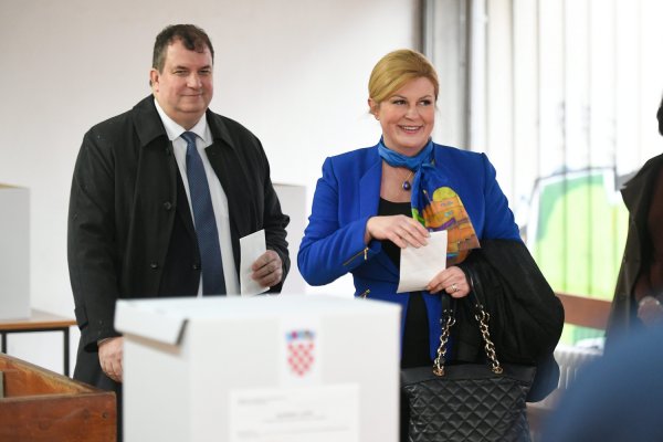 Kolinda Grabar-Kitarović i Jakov Kitarović išli su u istu srednju školu - Prvu riječku hrvatsku gimnaziju, a oboje su četvrti razred srednje škole proveli u Americi