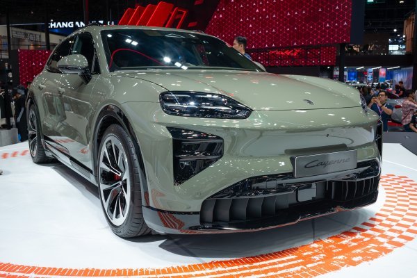 Kraj kablova? Porsche otkrio kako će se puniti električni auti i koliko to košta