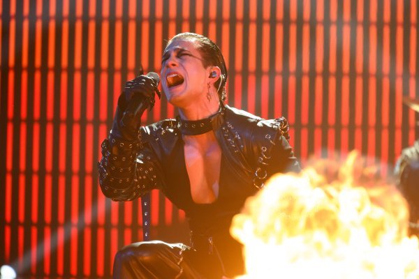 Luka je inače nastavnik glazbenog u školi u Bujanovcu