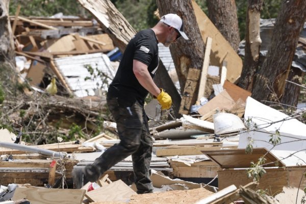 Tornado pogodio Oklahomu: Najmanje 10 ozlijeđenih, oštećena i zračna baza