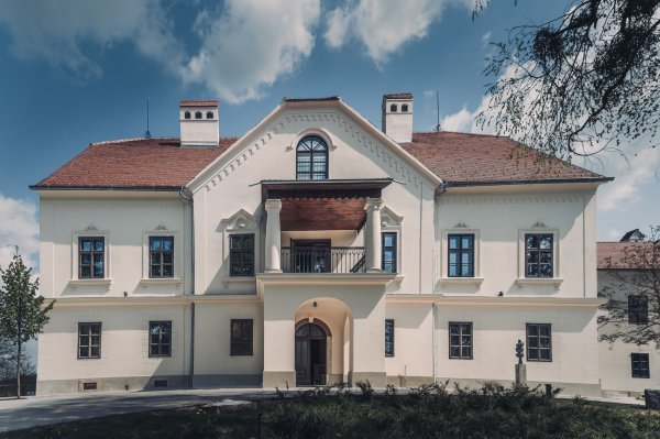 Obonovljeni Dvorac umjetnika Oršić-Jakovlje