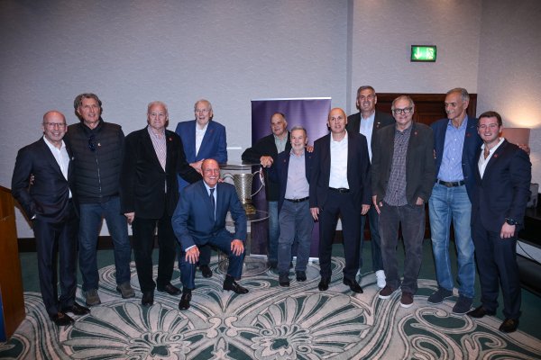 Victor Dodig s legendama Cibone